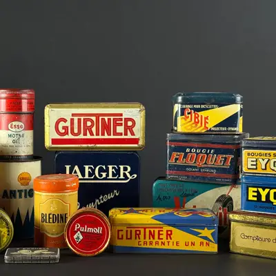 Lot d'environ 16 boites publicitaires en tôle peinte.