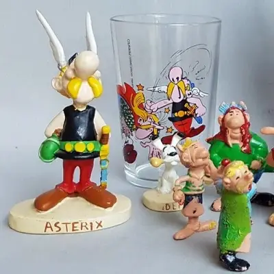 7 figurines publicitaires HUILOR (années 60). Adjugées 50€