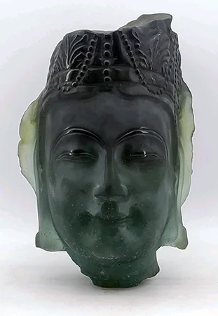 DAUM FRANCE. Tête de Bouddha en pâte de cristal moulé bleu-vert. Gravée au revers "Daum France 066/288". H. 33 cm. - Vente aux enchères le 06/04/2025 - Lot 52 Estimations : 150 € - 200 € - Adjugé à 660 €