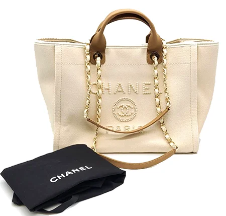 Estimation gratuite et expertise de votre sac Chanel. Contactez-nos commissaires-priseurs Pastor Maison de Ventes.