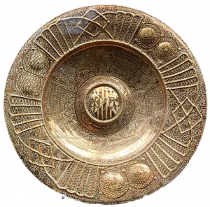 Héritière de la faïence "lustrée" produite en Orient depuis le 10e siècle, cette technique est importée en Espagne à la suite des conquêtes arabo-musulmanes. Grâce aux artisans orientaux encore implantés sur le territoire, la région de Valence devient un important foyer de production à partir de la fin du 14e siècle. Les plats Hispano-Mauresque se vendent aux enchères, en fonction de leur état, taille, etc... de 1000€ à 15 000€.