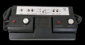 Console de salon Univox Pong. Non testée. Avec ses deux Controllers.