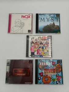 Lot de 5 jeux Playstation édition japonaise comprenant : - Sankyo Fever vol.3 - Front Mission 2 - Pi to Mail - Myst - Paqa Complets et dans leurs boîtes d'origine