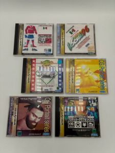 Lot de 6 jeux Sega Saturn édition japonaise comprenant : - Virtual Fighter CG Portrait Series Jeffry McWild - J-League Victory Goal 96 - Virtual Fighter CG Portrait Series Shun Di - World Series Baseball II - J-League Pro Soccer Club - J-League Pro Soccer Club Tsukurou 2 Complets et dans leurs boîtes d'origine