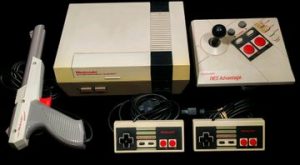 Nintendo - NES - Console de salon - Test d'allumage effectué avec succès (Vendue sans le jeu). Avec cordon d'alimentation et câble péritel ainsi qu'un Nintendo Zapper et un controller NES Advantage.