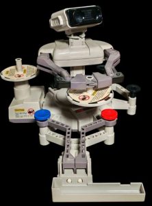 Nintendo - NES - R.O.B compatible pour le jeu Gyromite. Avec ses différents modules - Restauration du mécanisme du robot obligatoire.