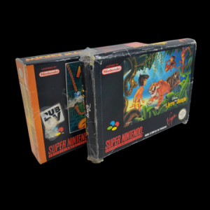 Nintendo - Super Nes - Lot de 2 jeux : Le livre de la jungle et Mickey Mania. Avec notices, cales en carton, boîtes.