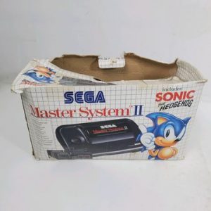 Sega - Master System II - Coffret Sonic - Console de salon (12006609) - Test d’allumage effectué avec succès. Avec cartouche et boîte de jeu, 2 manettes, notices, câble d’alimentation, câble TV.