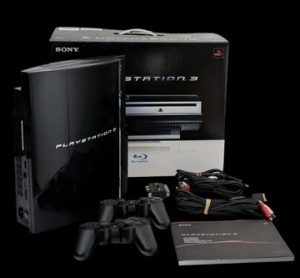 Sony - Console de salon - PlayStation 3. Hors service. Avec boîte, cales en carton, cordon d'alimentation, câble vidéo et prise péritel, 2 manettes Sony, notice.