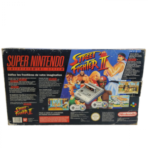 SUPER NES - NINTENDO - Coffret Street Fighter II comprenant: - Console Up16458916 - Boîte - 2 manettes - Cable d’alimentation - Prise TV - Jeu Street Fighter - Cale polystyrène - Notices - Test d’allumage effectué avec succès