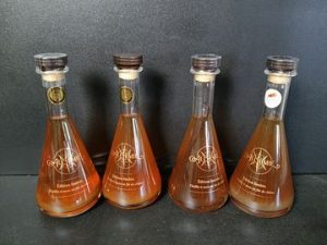 2 bouteilles de cognac Alchimie vieillies 6 mois et 2 bouteilles de rhum agricole Alchimie vieillies 2 mois