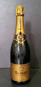 Bouteille de champagne Ruinart Brut dans son étui de présentation