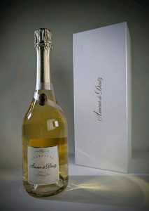Champagne Amour de Deutz 75cl, Une cuvée de prestige d'exception, issue de l'élégance du Chardonnay. Livré dans un coffret de luxe. .