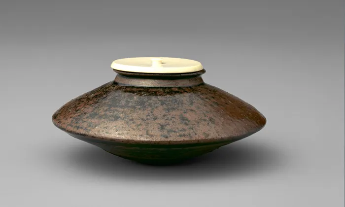 Grès Japonais aux enchères avec Pastor Maison de Ventes - Estimations Gratuites