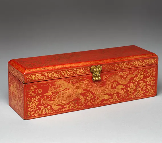 Coffret pour soutra à décor de dragons parmi les nuées Période: Dynastie des Ming, époque de Yongle Date: 1403–1424 Aire géographique: Chine Technique: Laque à inclusions d'or