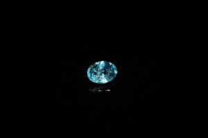Saphir ovale. Probablement Australie, jolie couleur. 0.54 ct. 5.3mm x 4.0mm
