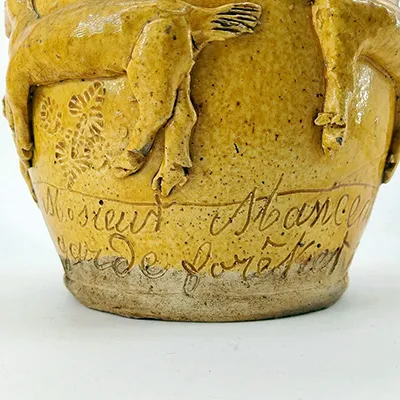 Thuilant : Inscriptions incisées manuscrites : "Monsieur Manceau garde forestier"