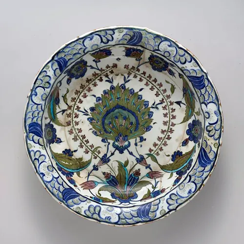 Céramique 1545-60. Fabriquée en Turquie, Iznik.